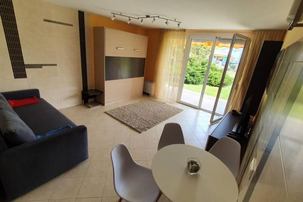 Igenyes 4 Fos Apartman Koezvetlen A Strandnal Apartment Csopak Ngoại thất bức ảnh