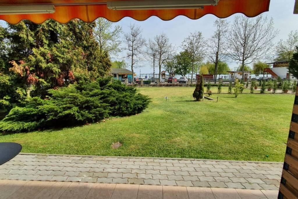 Igenyes 4 Fos Apartman Koezvetlen A Strandnal Apartment Csopak Ngoại thất bức ảnh