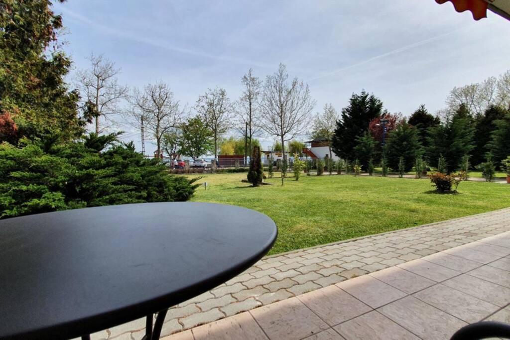 Igenyes 4 Fos Apartman Koezvetlen A Strandnal Apartment Csopak Ngoại thất bức ảnh
