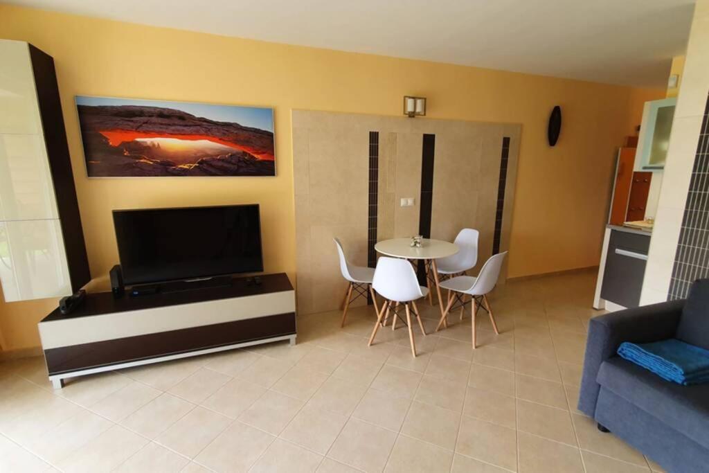 Igenyes 4 Fos Apartman Koezvetlen A Strandnal Apartment Csopak Ngoại thất bức ảnh